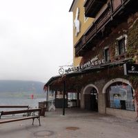 湖畔に面したテラスレストラン