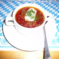 ホテル内の酒場風？レストランで自腹で食べたボルシチ