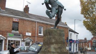 道化師像は外れに有りますので、会いに行ってみて下さい。