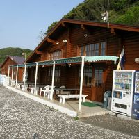 向かって左がダイビング棟、右がセンター棟