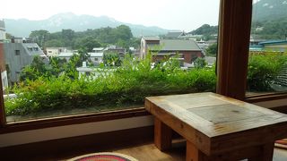 急坂を登れば韓屋はもうすぐ