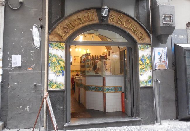 ドォーモのそばの美味しいピザ  ロンバルディア・サンタ・キアラ
