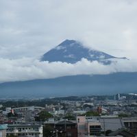 部屋の窓から撮った富士山
