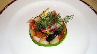 青山のビルの地下に