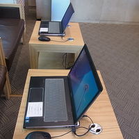 フロント横にPCあり。プリントアウト可能。