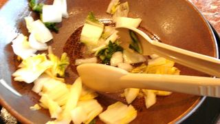 この名前の日航ホテル内のレストランは　何故か殆どが学食以下のものが出てきます。