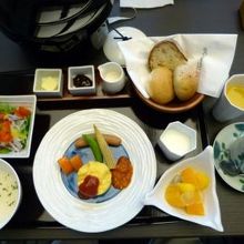 洋朝食 ￥１，９９５− 