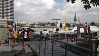 カオサン近くの桟橋は工事中で移動してます