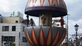 毎正時にカラクリ人形がまわる