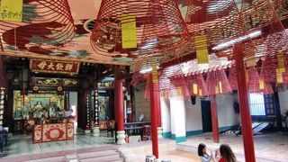 ぶら下がりの渦巻き線香が沢山