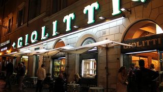 夜でも大混雑！