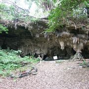 地元の拝所「ヤブチ洞穴遺跡」