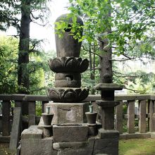 あの穴はちょっとおどろおどろしい