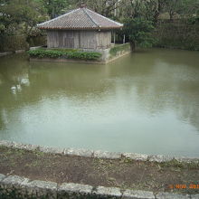 弁財天堂があります。