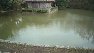 首里城の北側にあります。