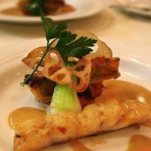 お魚料理はタラでした。ちょっと塩辛いかな。