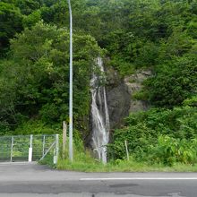 国道からも見える位置にかかっています