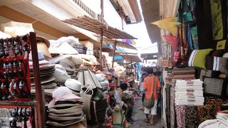 アジアの雑貨屋・品数多いけどほしいものはあんまり・・