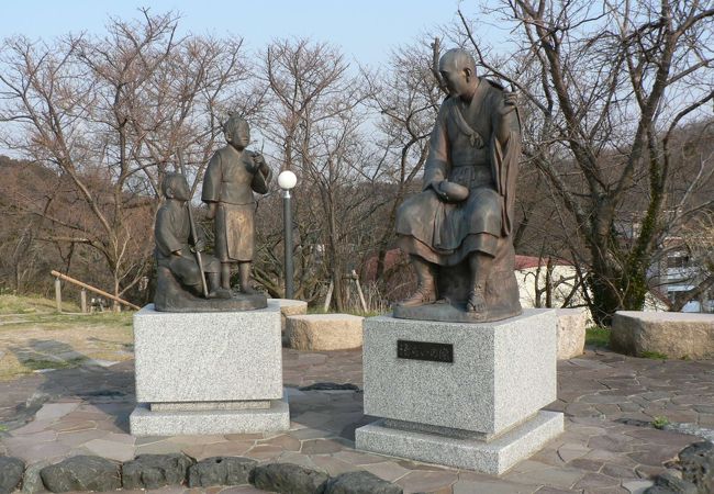 種田 山頭火の詩碑がある良寛と夕日の丘公園