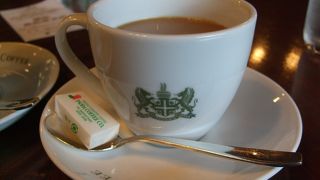 観光途中に目を引く大きな店舗