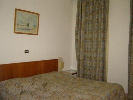 ヤディス オアシス トズル 写真