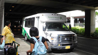 空港からワイキキ方面へ行くのにとても便利