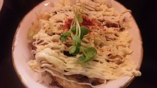 もっちもっちの麺に濃厚なスープがマッチします