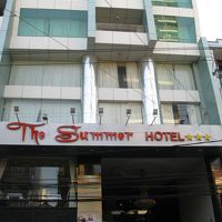 隣もホテルなので、間違えないように