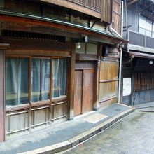 福永文具と炭酸煎餅本家三津森舗