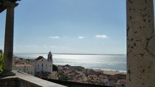 アルファマ地区にある「サンタ・ルジア展望台」からの眺めは素晴らしいです♪