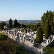 サン･ポール･ド･ヴァンスの美しい墓地にあるマルク・シャガールの墓♪