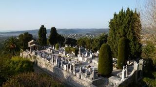 サン･ポール･ド･ヴァンスの美しい墓地にあるマルク・シャガールの墓♪