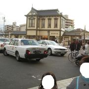 坊っちゃん列車の機関車の方向転換が見れるかも・・・「道後温泉駅」