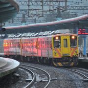 平溪線の列車の始発。この駅からなら座れる