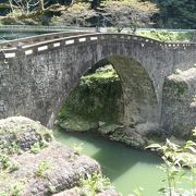 優美な石造の日本最大の単一アーチ橋