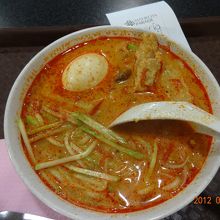 カレー風味の麺。美味しい！