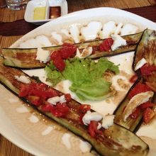 前菜　茄子とモッツァレラチーズのサラダ