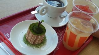 アートにひたった後はゆったりと