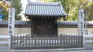 いかにも禅宗らしいたたずまい