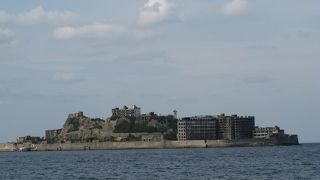 廃墟ファンにはたまらない軍艦島上陸ツアー