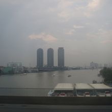 川の下流南側の風景