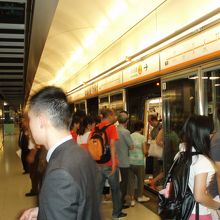 全面ホームドアで安全面もばっちり!