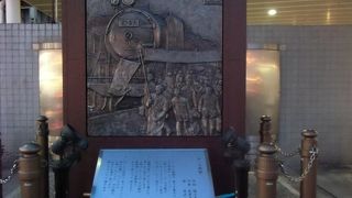 知る人ぞ知る、「あゝ上野駅」歌碑 