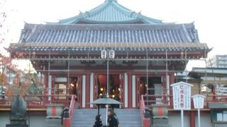 八角形のお堂がある不忍池