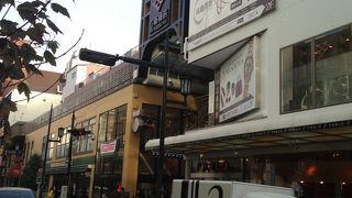 約１８０店舗が軒を連ねる歴史ある商店街