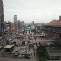 部屋からの台北駅、バスターミナル
