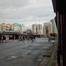 東口バスターミナル（駅の目の前）