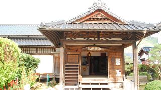 平屋建に見えるが２階建