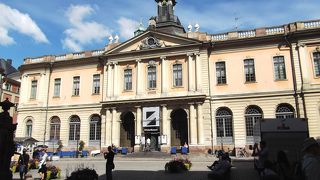 王宮での衛兵交代式までの時間つぶしにでもどうぞ。。。