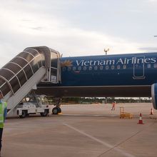 タラップで降ります。